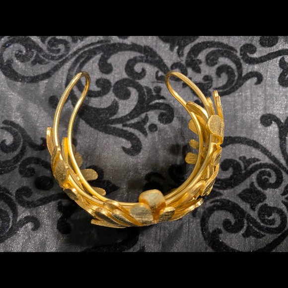 Flower bracelet - Picture 2 of 3